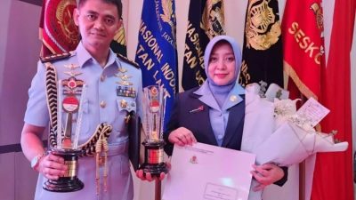 Jebolan AAU 2000 Dianugerahi 2 Penghargaan Sesko TNI oleh Kolonel Pnb Anton Pallaguna