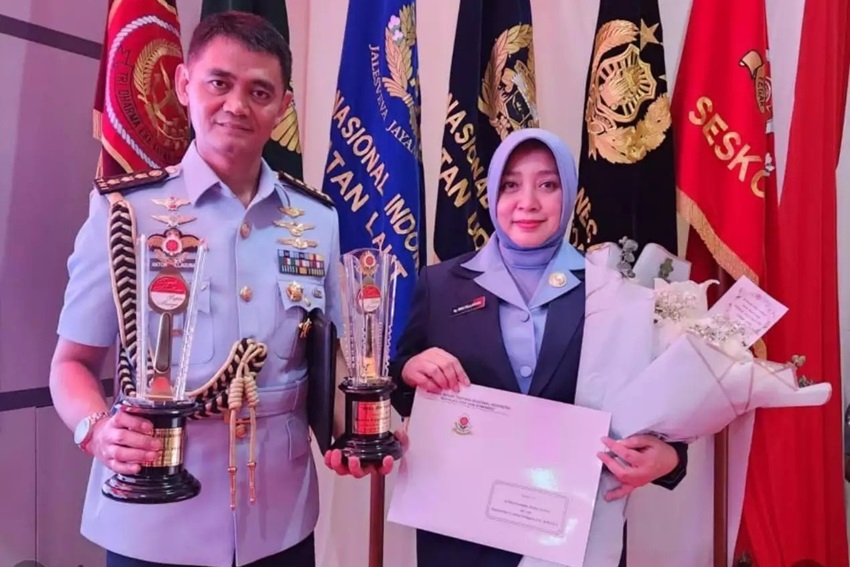 Jebolan AAU 2000 Dianugerahi 2 Penghargaan Sesko TNI oleh Kolonel Pnb Anton Pallaguna