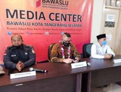 Bawaslu Tangsel Memanggil Kepala Dinas Terkait Penempelan Foto Paslon di Papan Proyek