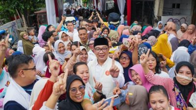 Terlilit dalam Kerumunan: Kisah Emak-emak, Gendong Warga, dan Dolan di Gang Sempit