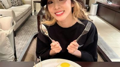 Kepuasan Sandara Park Menikmati Nasi Goreng Pasca Konser 2NE1 di Jakarta