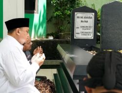 Perjalanan Ziarah Atang ke Makam Ulama Besar NU KH Abdullah bin Nuh pada Hari Tenang