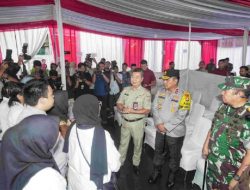 “Kapolda dan Pj Gubernur Jakarta Memeriksa Kesiapan TPS Menjelang Pemilihan 2024”