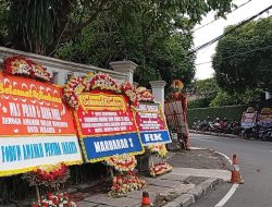 Hiasan Bunga Ucapan Kemenangan di Posko Pram-Doel