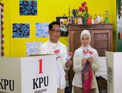 Cagub Ridwan Kamil dan Atalia Bahagia Memilih di TPS 023 Bandung