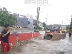 Banjir Melanda Kompleks Taman Mangu Undah Tangsel Akibat Tanggul Penahan Jebol