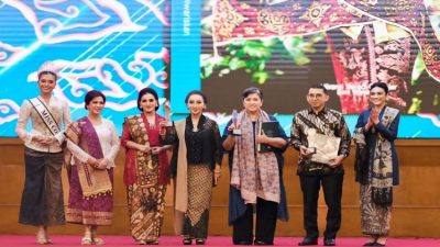 Kebaya Indonesia: Pesona Elegan yang Diturunkan