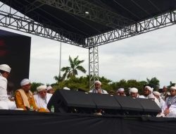 Habib Rizieq Bahagia Bersua di Reuni 212 Meski Kena Demam 40 Derajat