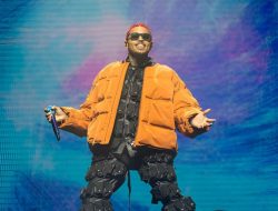 Tudingan Penggunaan Dana Bantuan Covid-19 oleh Chris Brown untuk Pesta dan Liburan Mewah