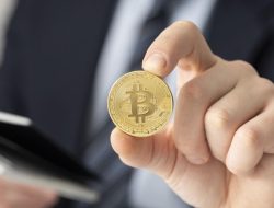 Menggoda untuk Berinvestasi di Bitcoin? Pelajari Manfaat, Risiko, dan Cara Investasi yang Simpel!