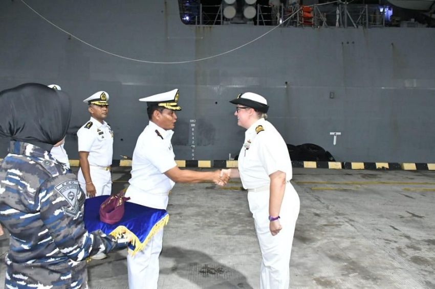 Kapal Perang Prancis dan Australia Berlabuh di Pelabuhan Benoa Bali