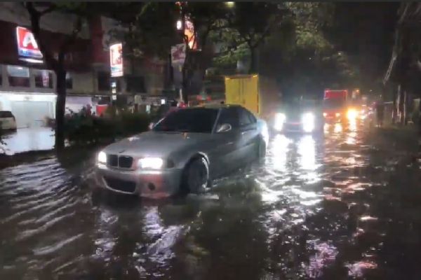 Hati-hati, Akses ke Bandara Soekarno-Hatta Banjir