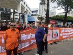 Insiden Penembakan WNI: Buruh Protes dengan Lempar Telor ke Kedubes Malaysia