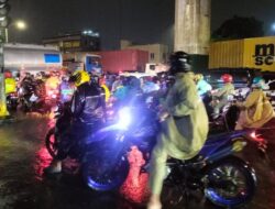 “Banjir Melanda 9 Ruas Jalan Jakarta Saat Hujan Deras Malam Ini”