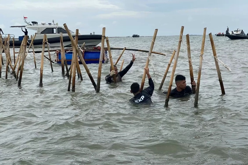 Kasus Dugaan Korupsi Pagar Laut Tangerang Dilaporkan ke Kejaksaan Agung