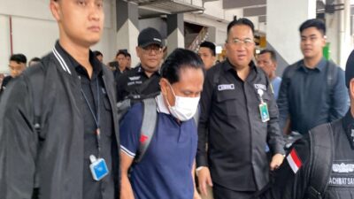 Mantan Ketua PN Surabaya, Ronald Tannur, Tiba di Bandara Halim Langsung Diperiksa oleh Kejagung