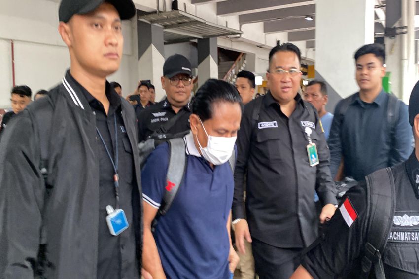 Mantan Ketua PN Surabaya, Ronald Tannur, Tiba di Bandara Halim Langsung Diperiksa oleh Kejagung