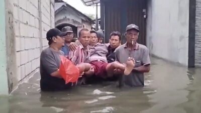 Lansia Korban Banjir Kalideres Diselamatkan di Tempat Evakuasi Komunal