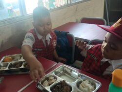 “Program Makanan Bergizi Gratis di Tangsel: Siswa SDN Oper Tahu ke Teman Sebaya”