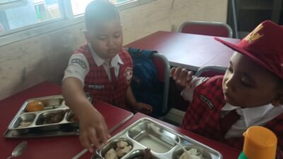 “Program Makanan Bergizi Gratis di Tangsel: Siswa SDN Oper Tahu ke Teman Sebaya”