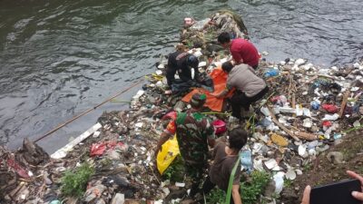 Jasad Bayi Laki-laki Terdampar di Tepi Sungai Cisindangbarang Bogor