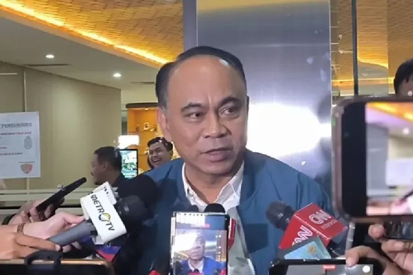 Menteri Koperasi Budi Arie Memamerkan Pelat Mobil RI 36 - Apakah Artinya?