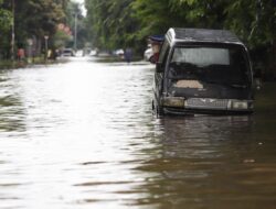 “Banjir Kelapa Gading Membanjiri Orang Dewasa”