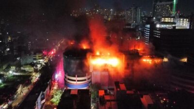 Evakuasi 12 Kantong Jenazah Korban Kebakaran di Glodok Plaza Dihentikan Sementara