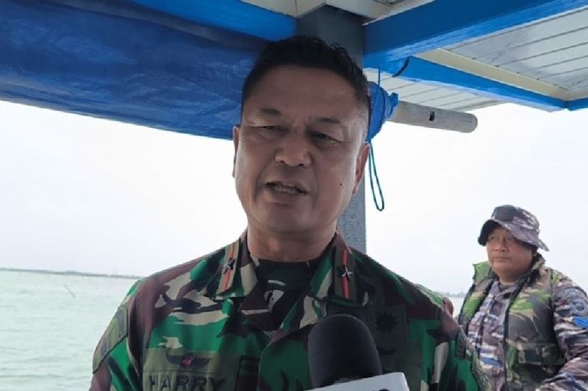 "Brigjen TNI (Mar) Harry Indarto: Jenderal Marinir di Garis Depan Pembongkaran Pagar Laut Tangerang"