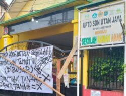 SDN Utan Jaya Dipalang Kayu dan Bambu: Tindakan Sekda Depok dapat Dituntut secara Hukum