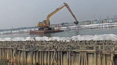 “Siapa Pemilik Pagar Laut yang Dibangun di Pesisir Pantai Utara Bekasi?”