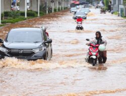 Banjir Jakarta Siang Ini: 34 RT dan 3 Ruas Jalan Terendam