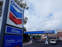 Chevron Akan Memberhentikan 8.000 Karyawan Akibat PHK Raksasa Minyak