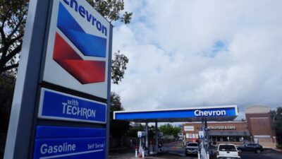 Chevron Akan Memberhentikan 8.000 Karyawan Akibat PHK Raksasa Minyak