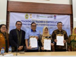 Meningkatkan Kemampuan Keuangan Mikro Melalui Pelatihan Total Quality Management di Gandeng Universitas