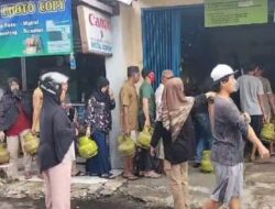 Antrean Pembeli Gas 3 Kg di Depok Membuat Histeria