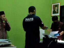 Penampakan Penggeledahan Rumah Kades Kohod Terkait Kasus Pagar Laut Tangerang oleh Bareskrim Polri