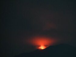 Gunung Ibu Meletus Lagi, Abu Vulkanik Terpancar Hingga 2,1 Km