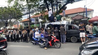 “Serangan Massa Menjelang Putusan Praperadilan Hasto di PN Jakarta Selatan”