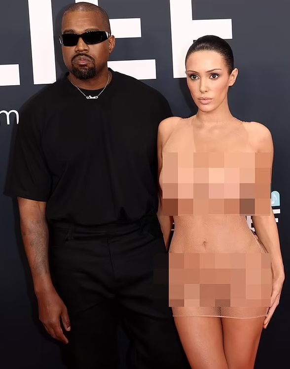 5 Busana Terburuk Grammy Awards 2025, Istri Kanye West Nyaris Telanjang di Red Carpet