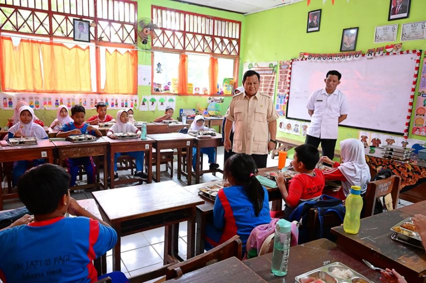 Pemeriksaan Momen Prabowo Terhadap Sekolah dan Program Dapur Makan Gratis di Jakarta Timur