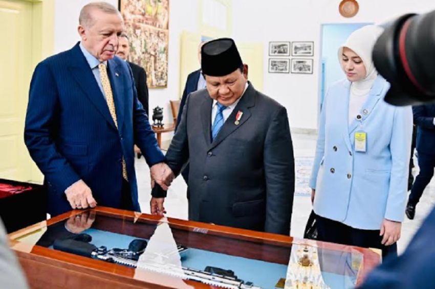 Prabowo Hadiahkan Senapan Serbu Pindad dan Keris kepada Erdogan